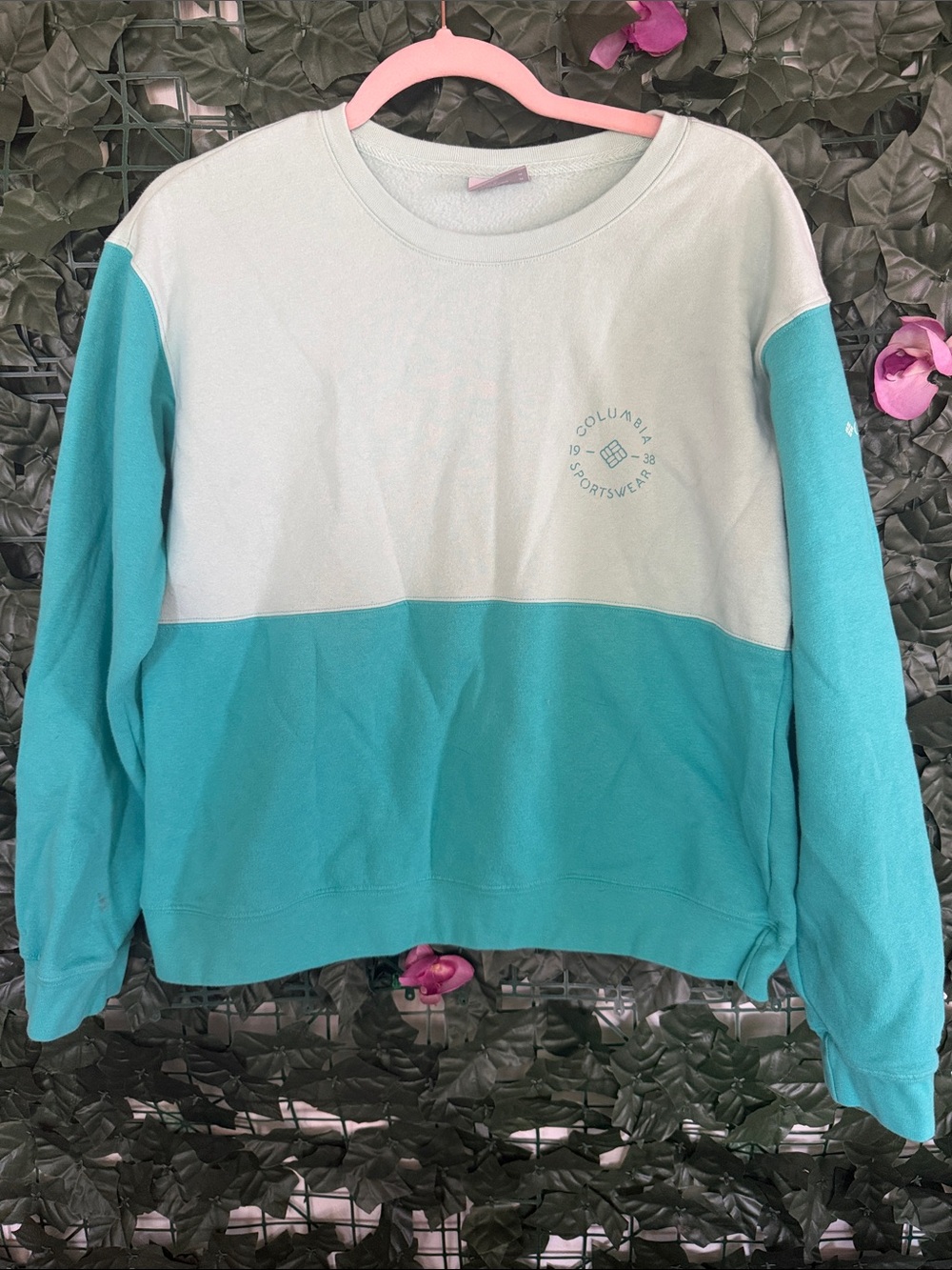 Columbia 2 Tone Crew Neck Size Medium
